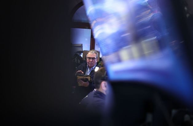 미국發 호르무즈 봉쇄에 유가 100달러 재돌파…세계 경제 악몽