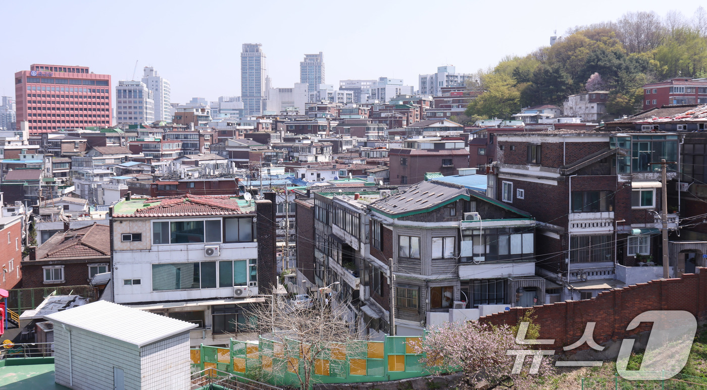 (서울=뉴스1) 박지혜 기자 = 서울시가 민간 자력으로 개발이 어려운 지역에 서울주택도시개발공사(SH)가 참여하는 '서울형 공공 참여 주택 사업'을 도입한다고 13일 밝혔다.사업성 …