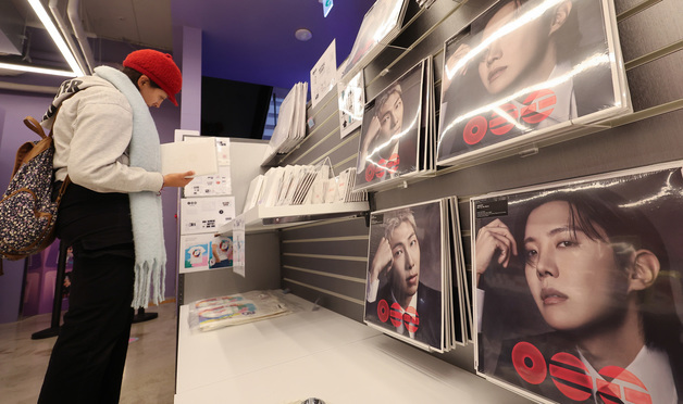 새 역사 쓴 BTS,  빌보드 200 3주 연속 1위