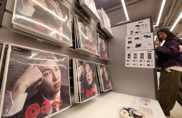 BTS '아리랑', K팝 최초 '빌보드 200' 3주 연속 1위