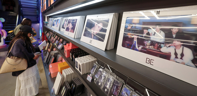 BTS '아리랑', K팝 최초 '빌보드 200' 3주 연속 1위