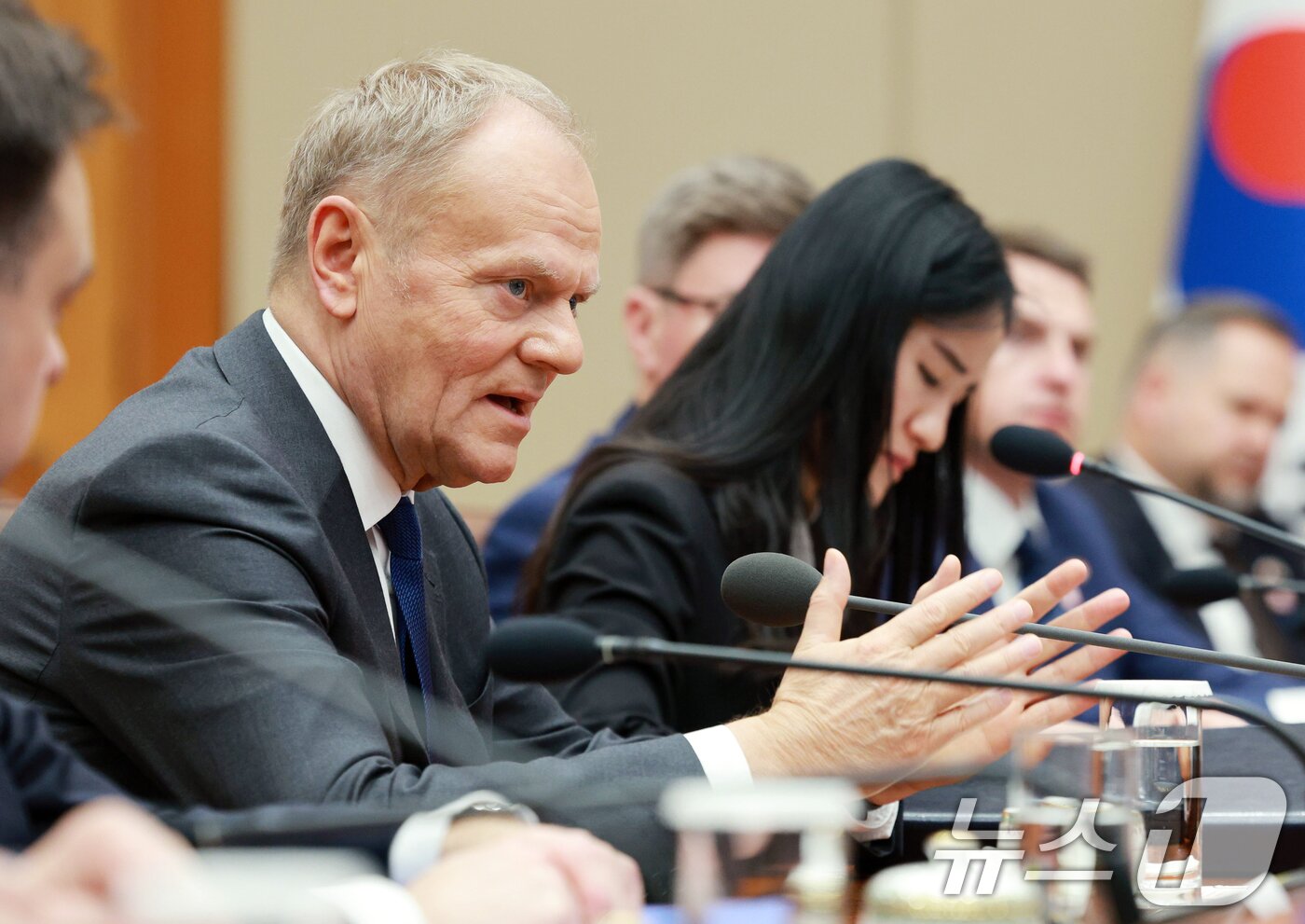 본문 이미지 - 도날드 투스크 폴란드 총리가 13일 청와대에서 열린 이재명 대통령과 확대 회담에서 발언하고 있다. (청와대통신사진기자단) 2026.4.13 ⓒ 뉴스1 이재명 기자