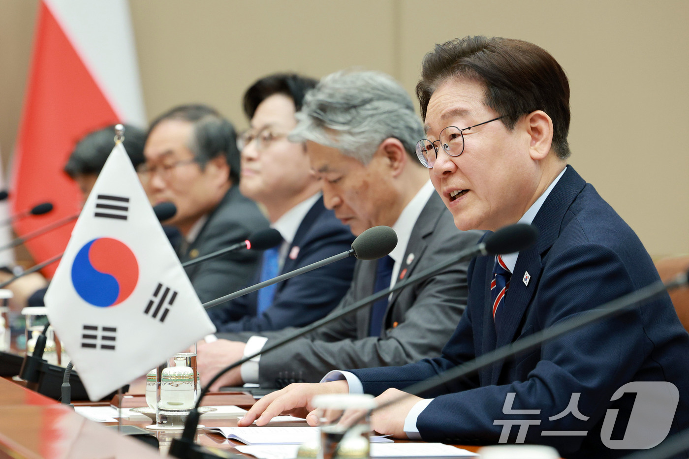 (서울=뉴스1) 이재명 기자 = 이재명 대통령이 13일 청와대에서 열린 도날드 투스크 폴란드 총리와 확대 회담에서 발언하고 있다. (청와대통신사진기자단) 2026.4.13/뉴스1