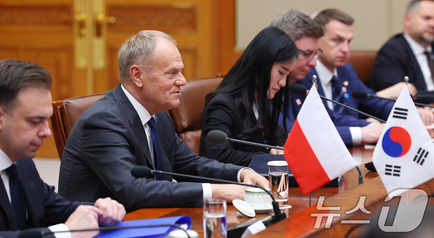 (서울=뉴스1) 이재명 기자 = 도날드 투스크 폴란드 총리가 13일 청와대에서 열린 이재명 대통령과 확대 회담에서 발언하고 있다. (청와대통신사진기자단) 2026.4.13/뉴스1