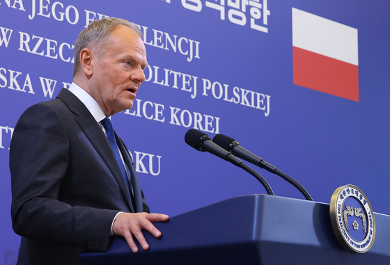 한·폴란드 공동언론발표 하는 투스크 총리