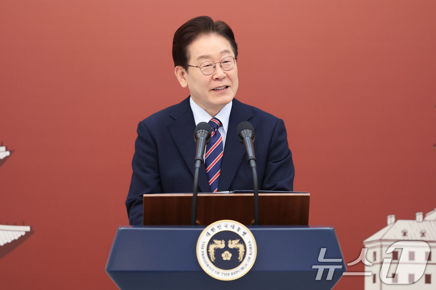 (서울=뉴스1) 허경 기자 = 이재명 대통령이 13일 청와대에서 열린 도날드 투스크 폴란드 총리 공식 오찬에서 환영사를 하고 있다. 2026.4.13/뉴스1