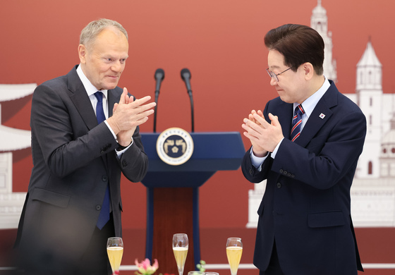 박수 치는 이재명 대통령·투스크 총리