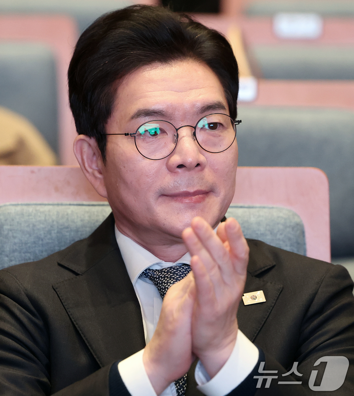 (서울=뉴스1) 오대일 기자 = 정원오 더불어민주당 서울시장 후보가 13일 오후 서울 강남구 건설회관에서 열린 서울도시정비조합협회 간담회에서 손뼉을 치고 있다. 2026.4.13/ …