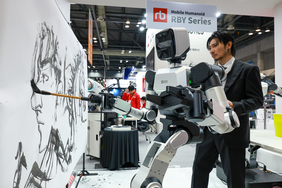 '섬세한 붓터치 구현하는 로봇'