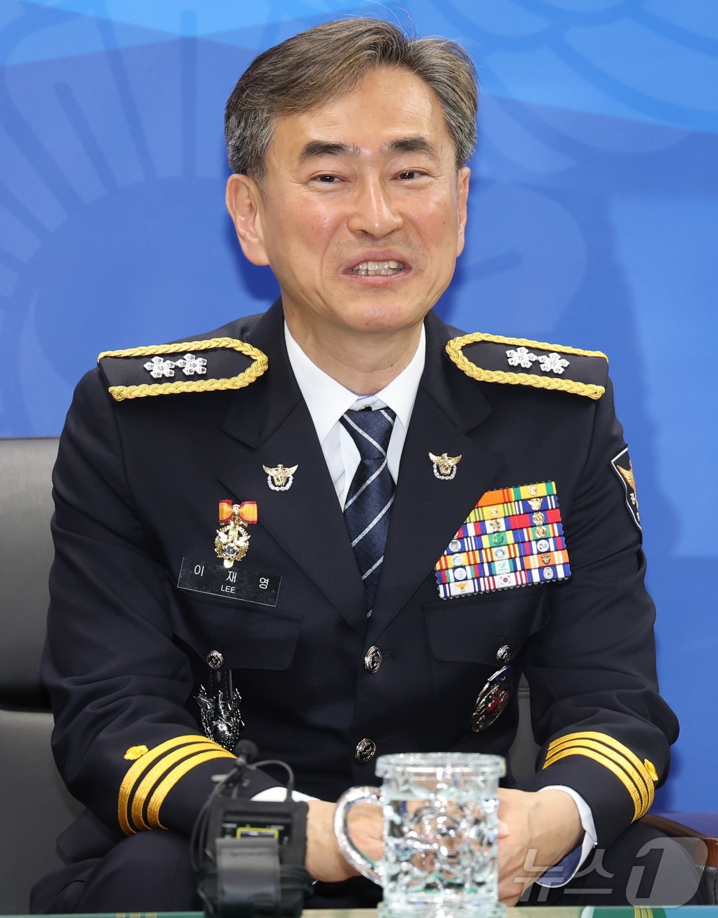 (전주=뉴스1) 유경석 기자 = 이재영 신임 전북경찰청장이 13일 전북 전주시 전북경찰청에서 기자실을 방문해 간담회를 열고 질의에 답변을 하고 있다. 2026.4.13/뉴스1