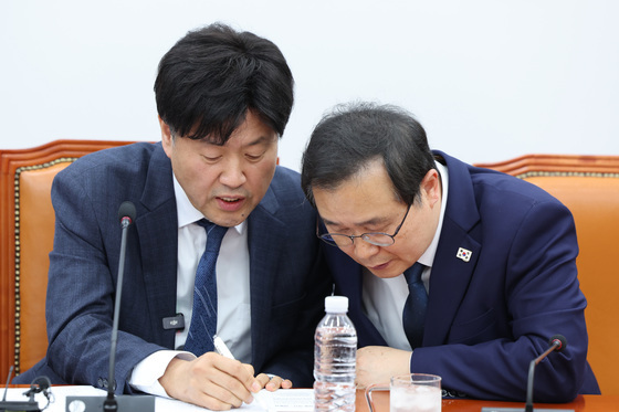 대화하는 김용·이건태