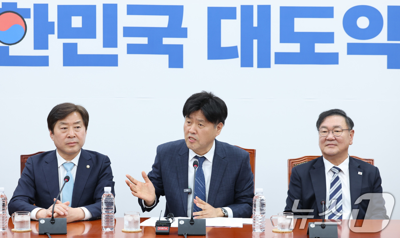 (서울=뉴스1) 신웅수 기자 = 김용 전 민주연구원 부원장이 13일 서울 여의도 국회에서 열린 정치검찰 조작기소 특위 기자간담회에서 발언하고 있다. 2026.4.13/뉴스1