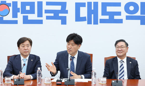 김용 "출마하고 싶다"…與의원 10여명 "金은 무죄"(종합)