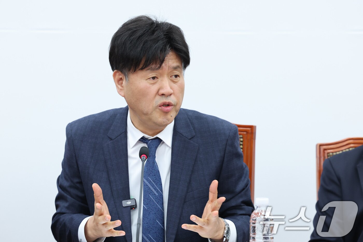 본문 이미지 - 김용 전 민주연구원 부원장이 지난 13일 서울 여의도 국회에서 열린 정치검찰 조작기소특위 기자간담회에서 발언하고 있다. 2026.4.13 ⓒ 뉴스1 신웅수 기자