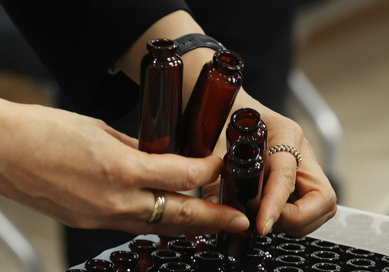 이것이 알부민 식품 제조에 사용된 미신고 유리병