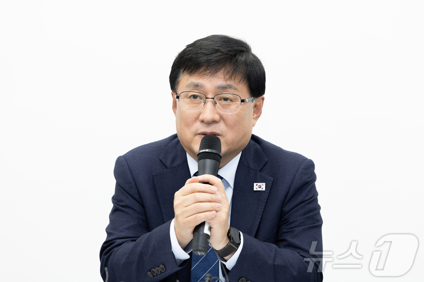 (서울=뉴스1) = 김성환 기후에너지환경부 장관이 13일 서울 영등포구 한국농수산재활용사업공제조합에서 열린 ‘재생원료 사용 종량제봉투 제작 확대 업무 협약식’에서 인사말을 하고 있 …