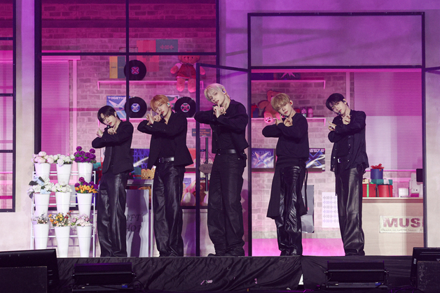 투바투 "BTS RM '수고했다'며 격려…재계약에 따뜻한 조언도"