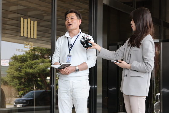 입장 밝히는 전한길