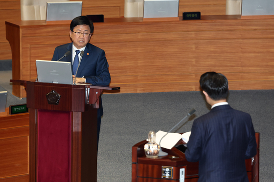 최교진, 기능 제한 저학년용 '알파폰' 도입에 공감…"의미 있는 아이디어"