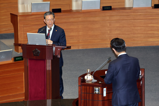 정성호 "박상용 직무정지, 100차례 소환·외부인 접견 허용 등 고려 "