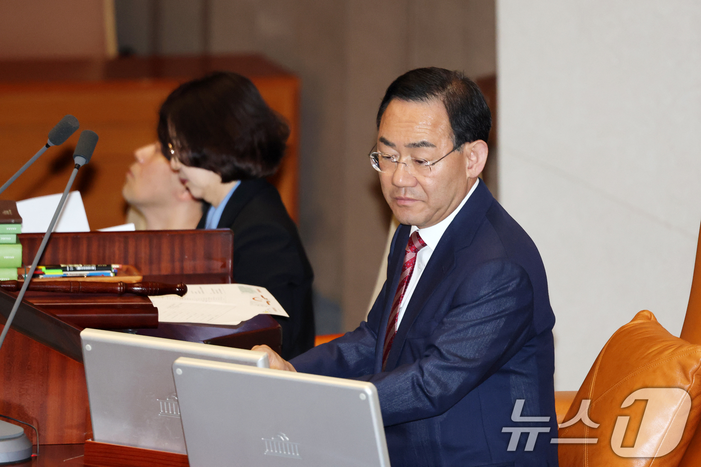 (서울=뉴스1) 이승배 기자 = 주호영 국회부의장이 13일 서울 여의도 국회에서 열린 제434국회(임시회) 제4차 본회의에서 의장석에 자리하고 있다. 2026.4.13/뉴스1