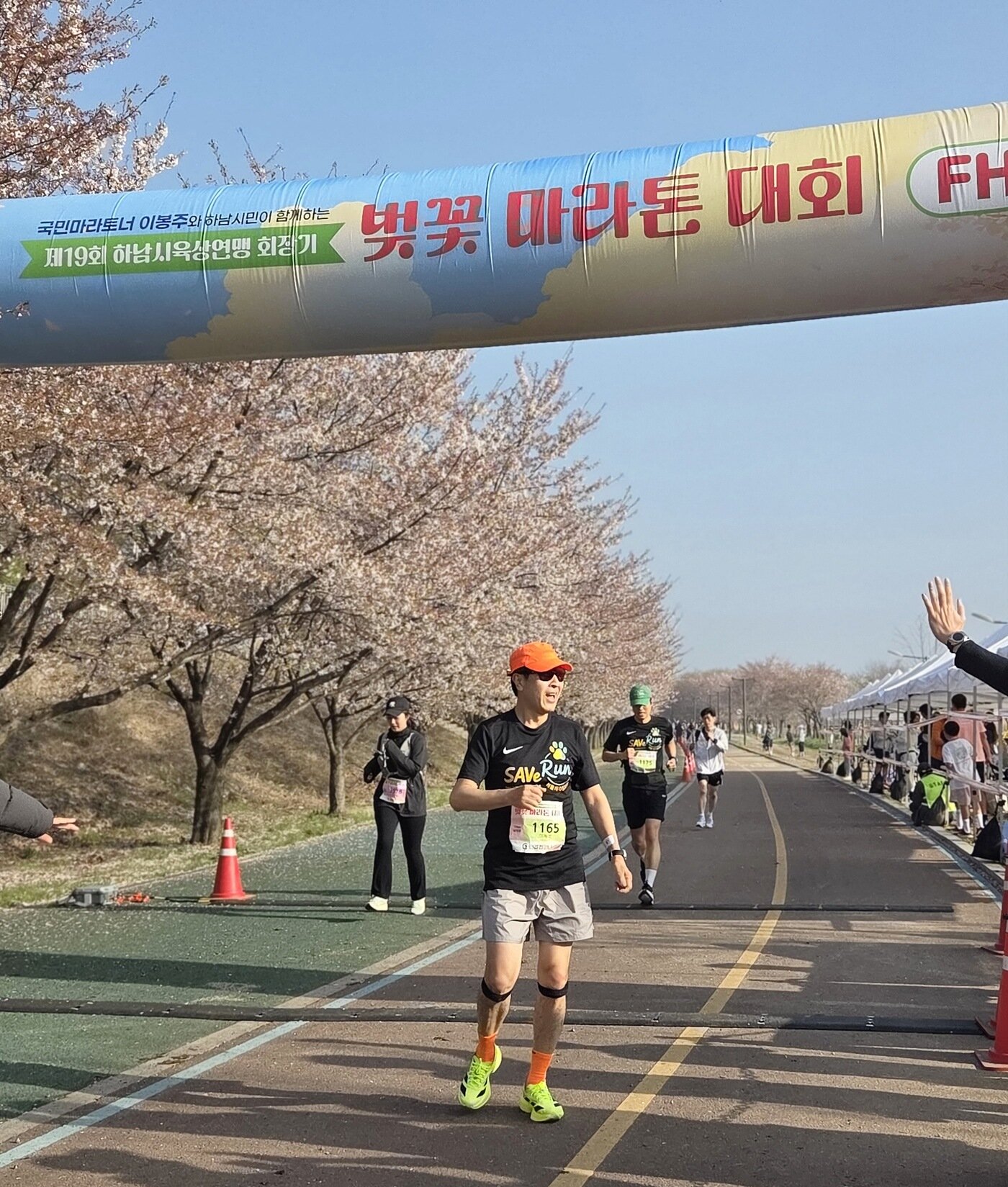 본문 이미지 - 이재학 한미 회장은 서울시수의사회 마라톤 참가 60대 부문에서 1등을 차지했다. ⓒ 뉴스1 한송아 기자