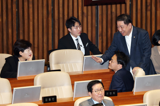 대화 나누는 서영교·박주민·김병기