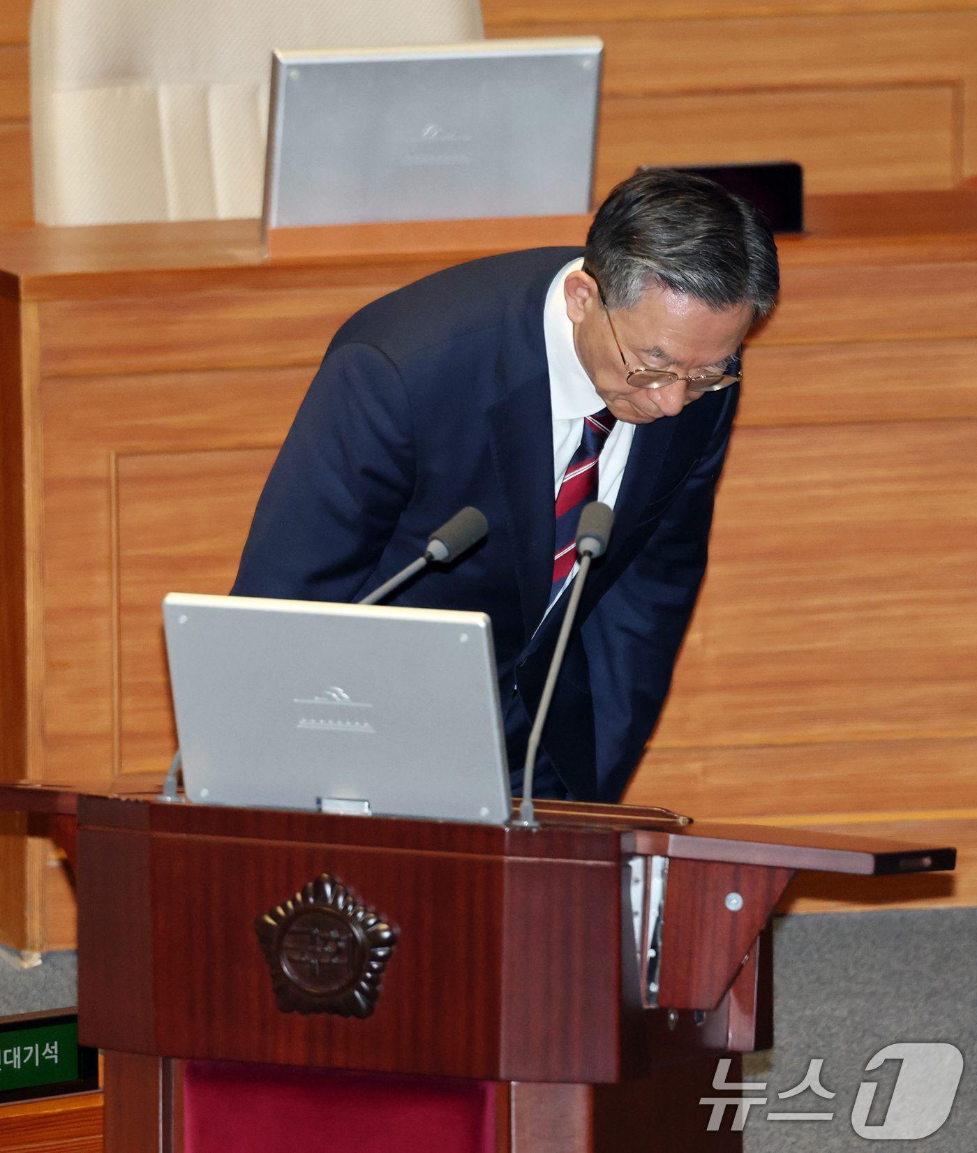 (서울=뉴스1) 이승배 기자 = 13일 서울 여의도 국회에서 열린 제434국회(임시회) 제4차 본회의 교육·사회·문화 분야에 관한 대정부질문에서 정성호 법무부 장관이 발언대 앞에서 …