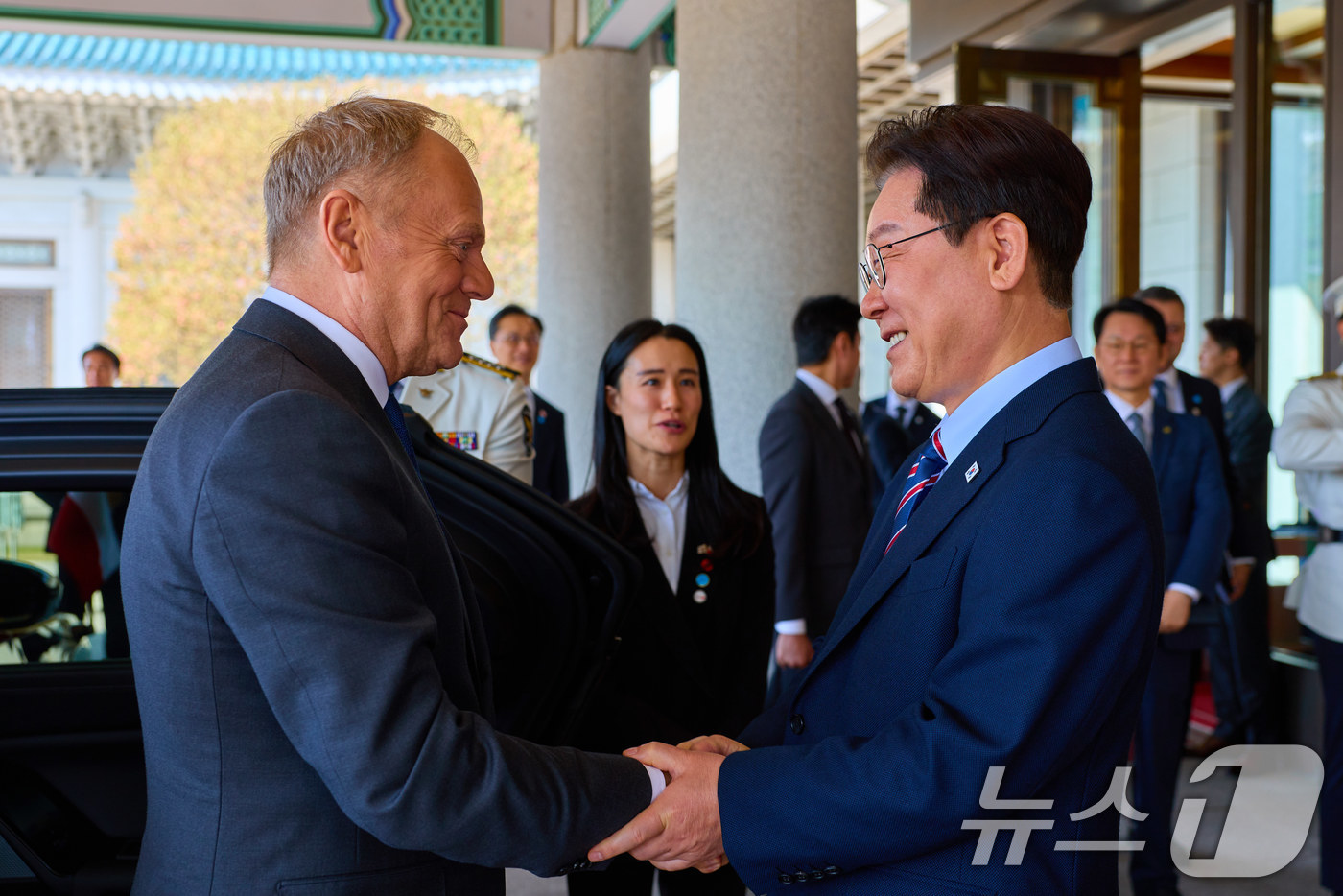 (서울=뉴스1) 이재명 기자 = 이재명 대통령이 13일 청와대에서 도날드 투스크 폴란드 총리를 영접하고 있다. (청와대 제공. 재판매 및 DB 금지) 2026.4.13/뉴스1