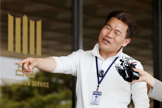 전한길 측, 수갑 착용·구속영장 문제 삼아 경·검 고소