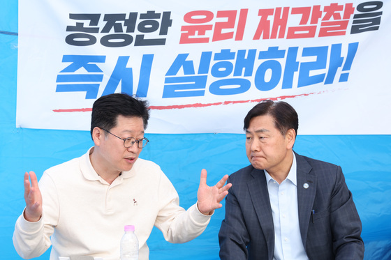 대화나누는 안호영·김관영