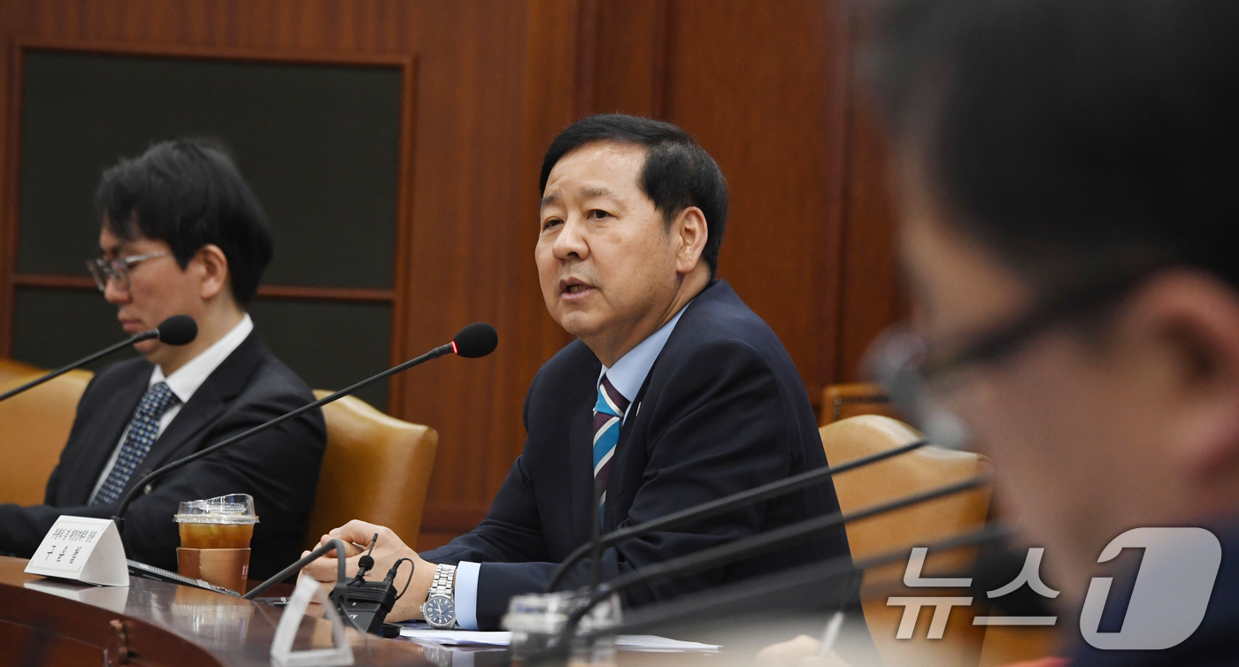 (서울=뉴스1) 김명섭 기자 = 구윤철 부총리 겸 재정경제부 장관이 13일 서울 종로구 서울정부청사에서 열린 제 1차 전략경제자문단 총괄위원회 회의에서 모두 발언을 하고 있다. ( …
