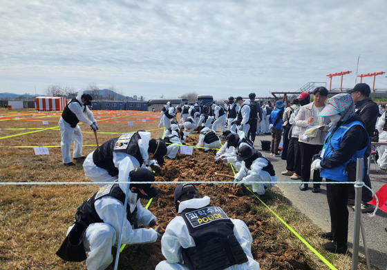 구역 나눠 재수색