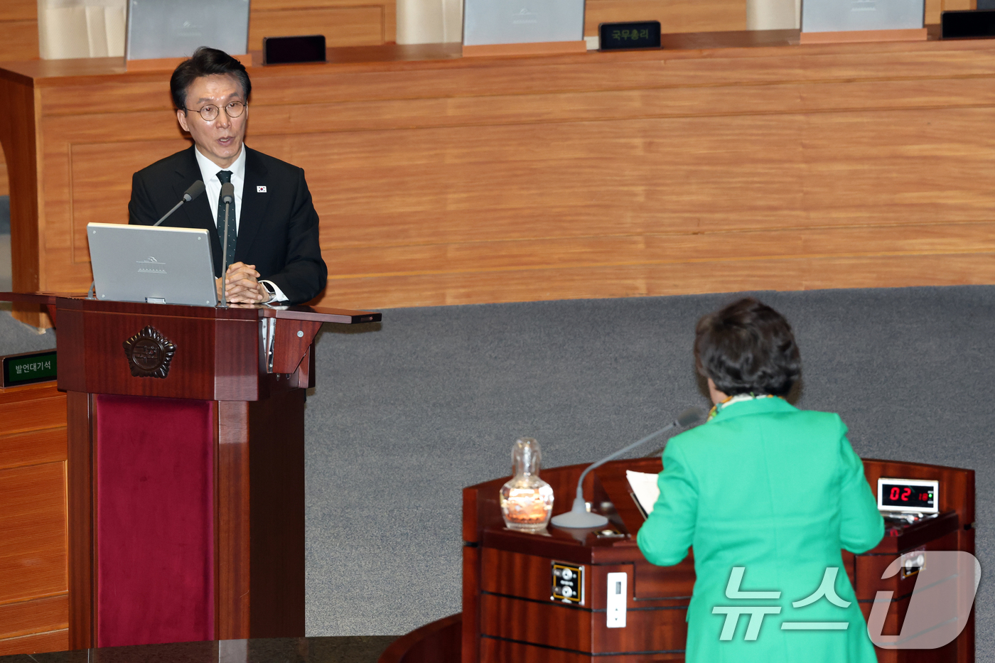 (서울=뉴스1) 이승배 기자 = 13일 서울 여의도 국회에서 열린 제434국회(임시회) 제4차 본회의 교육·사회·문화 분야에 관한 대정부질문에서 김민석 국무총리가 의원 질의에 답변 …