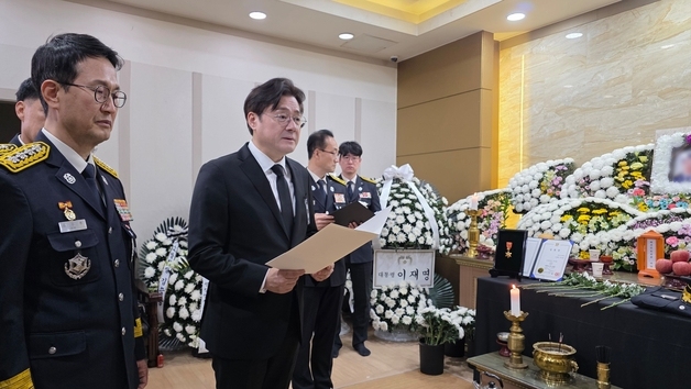 이재명 대통령, 완도 순직 소방공무원 조전…"희생 잊지 않겠다"