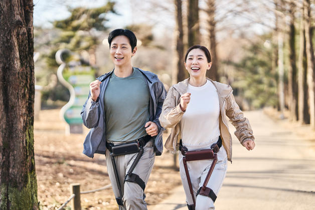 앱으로 '입는 로봇' 기능 간편 변경…위로보틱스 '윔 S 프리미엄' 써보니