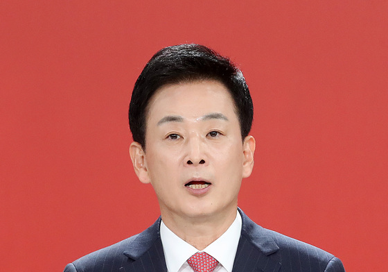 발언하는 유영하 후보