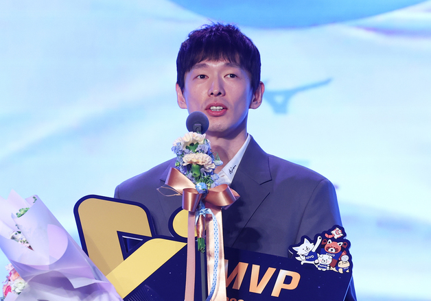 '41세 세터'가 정규리그 MVP…한선수 "수많은 실패가 지금의 나를 만들었다"