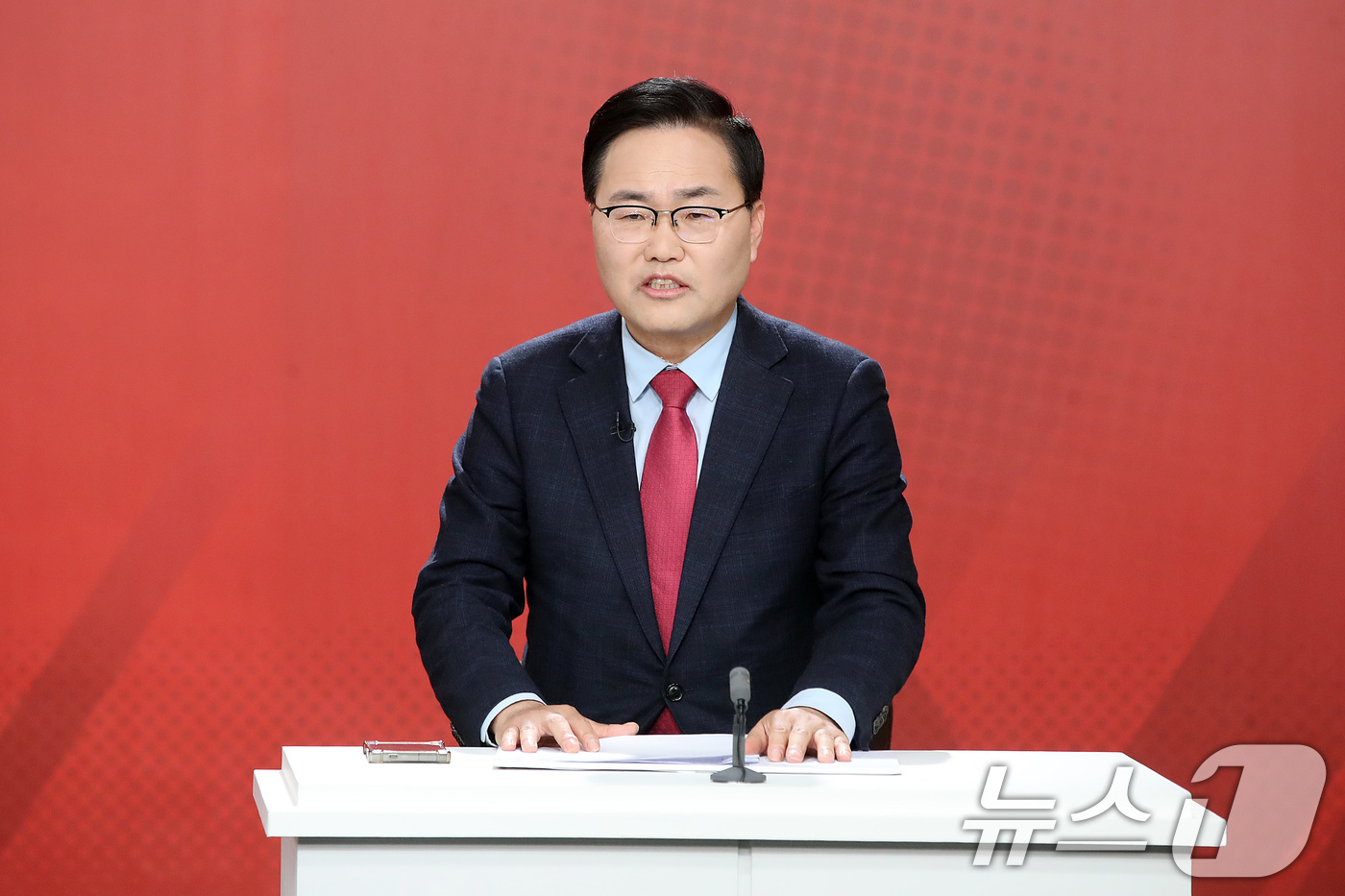 (대구=뉴스1) 공정식 기자 = 13일 오후 대구 수성구 대구MBC에서 열린 '제9회 전국동시지방선거 국민의힘 대구시장 경선 비전토론회'에서 홍석준 후보가 발언하고 있다. 2026 …