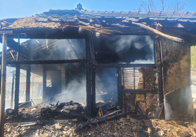 의령 단독주택서 불…진화하던 60대 2도 화상