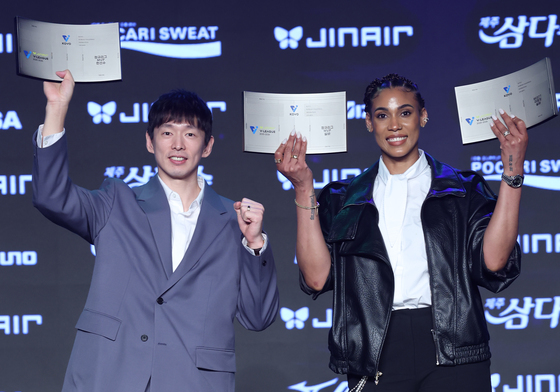 MVP 포즈 취하는 한선수·실바