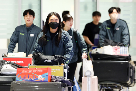 귀국하는 한국 배드민턴 대표팀