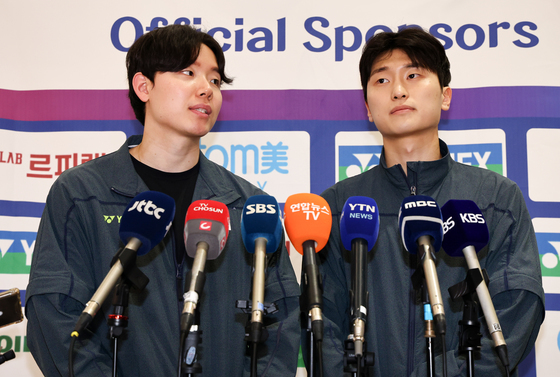 우승 소감 밝히는 배드민턴 남자복식 서승재·김원호