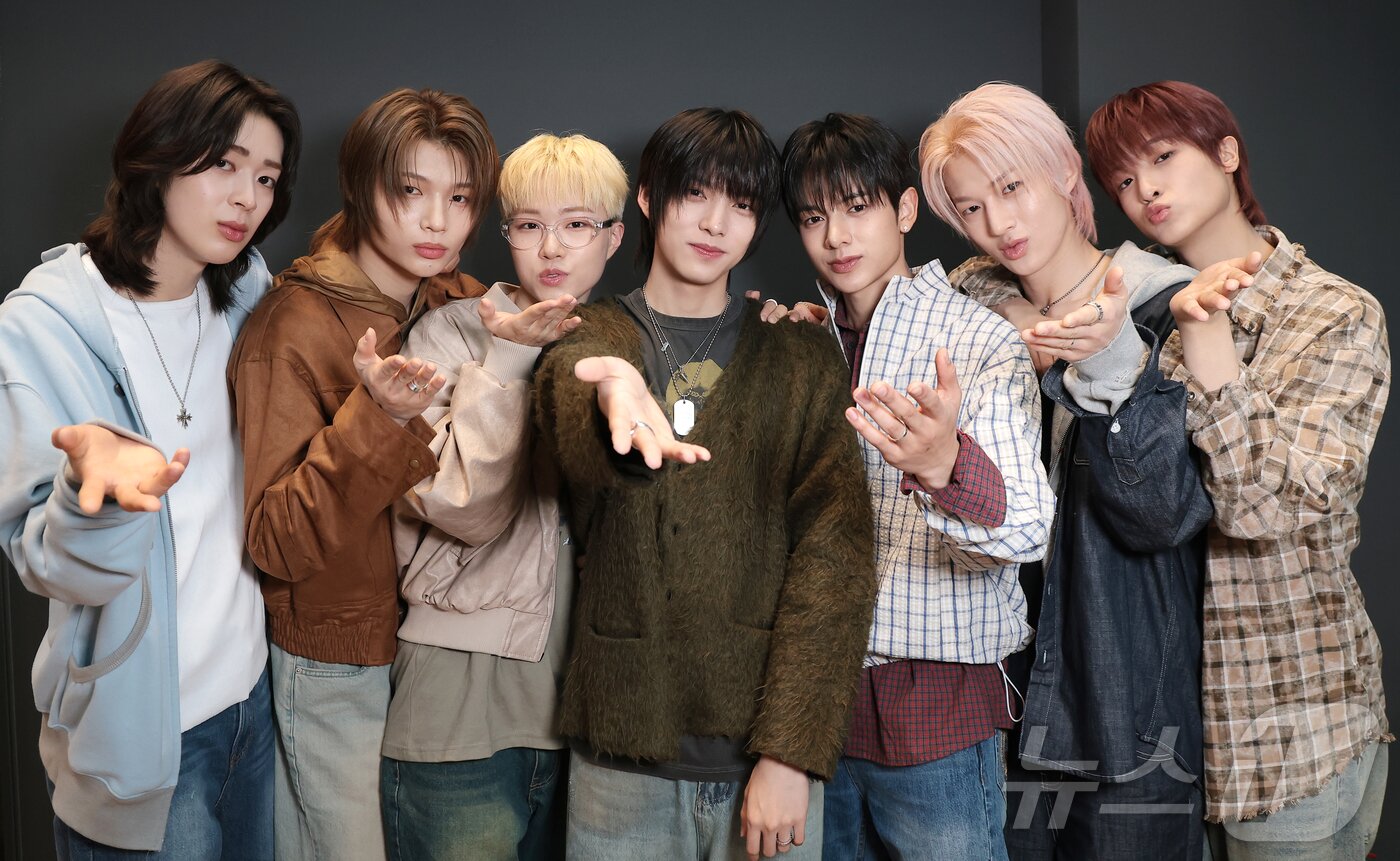 본문 이미지 - 그룹 네이즈가 서울 종로구 뉴스1 사옥에서 인터뷰를 하기 전 포즈를 취하고 있다. ⓒ 뉴스1 권현진 기자