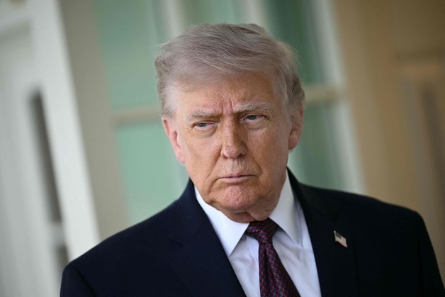 트럼프 "이란, 협상 원한다 연락…핵포기 없는 합의 절대 불가"(종합)