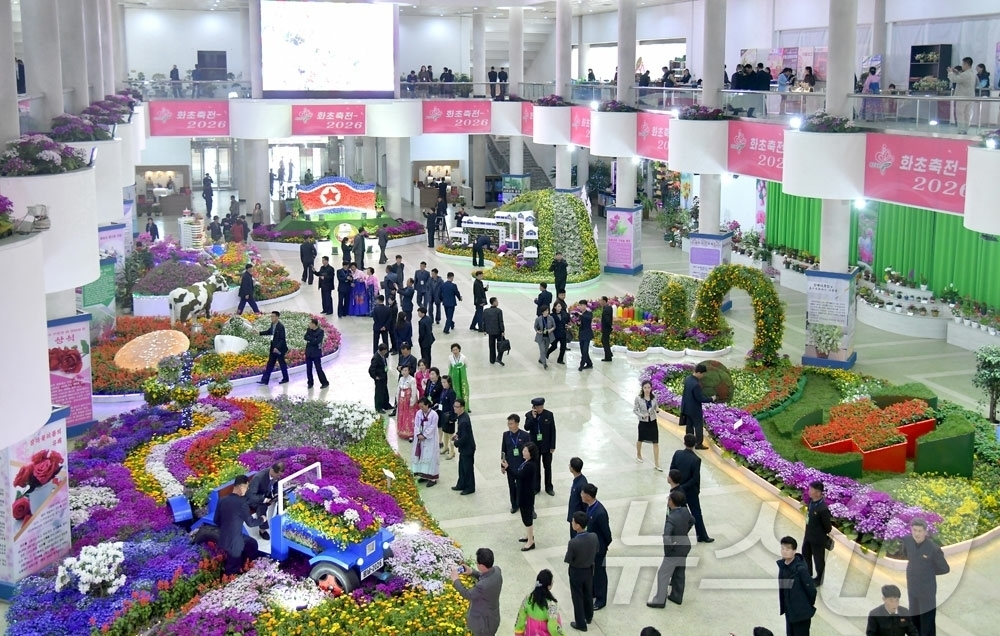 (평양 노동신문=뉴스1) = 북한 노동당 기관지 노동신문은 김일성 주석 생일(4월 15일) 114주년을 기념해 전국에서 각종 경축모임이 진행됐다고 14일 보도했다.[국내에서만 사용 …