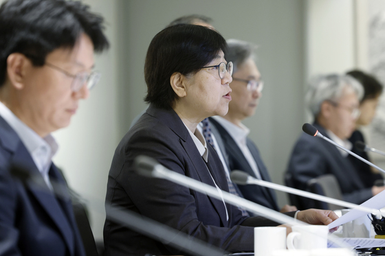 중동전쟁 대응 제3차 보건의약단체 회의 모두 발언하는 정은경 장관