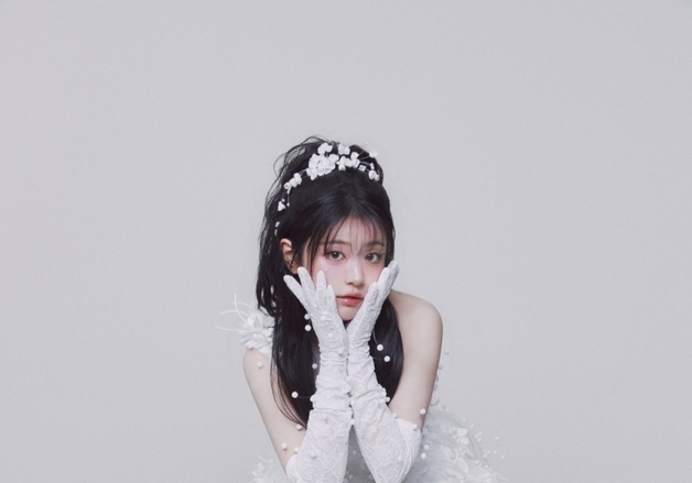 QWER 쵸단, 동화 속 공주로 변신…신보 콘셉트 포토 공개