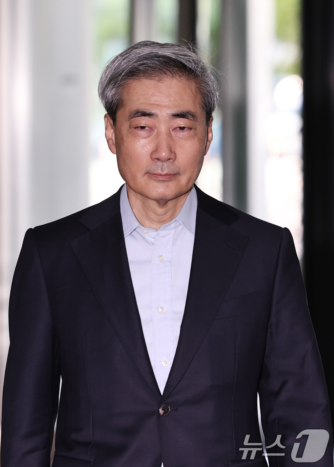 (서울=뉴스1) 구윤성 기자 = 신현송 한국은행 총재 후보자가 14일 오전 서울 중구 한화금융플라자에 마련된 청문회 준비 사무실로 출근하고 있다. 2026.4.14/뉴스1