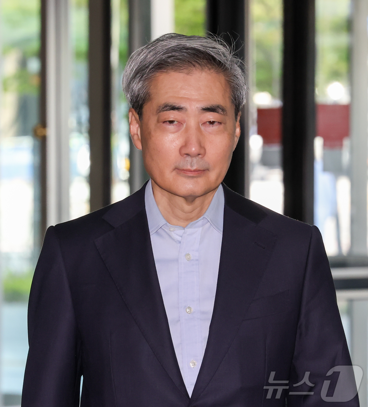 (서울=뉴스1) 이종수 기자 = 신현송 한국은행 총재 후보자가 14일 오전 서울 중구 한화금융플라자에 마련된 청문회 준비 사무실로 출근하고 있다. 2026.4.14/뉴스1